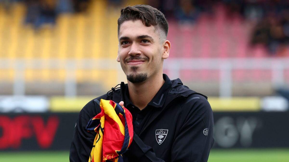 Jinsiy aloqa, FFM va MFF haqida film. Yashirin kamera mushukni yalash