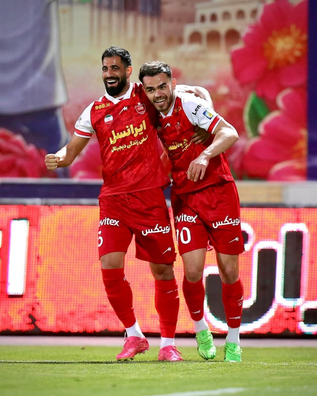 Emili Osmentning erotik fotosuratlari