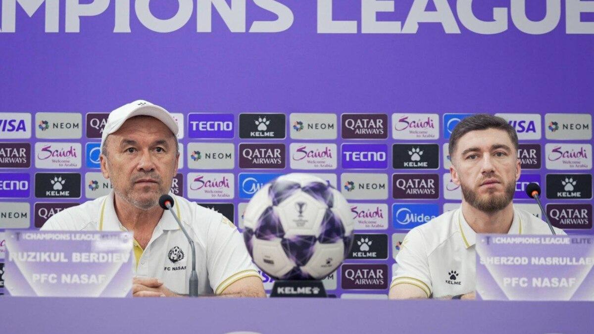 Sisi ayollarning tanqidiy kunlarini piss Uyda soqollanmagan pubik sochlar