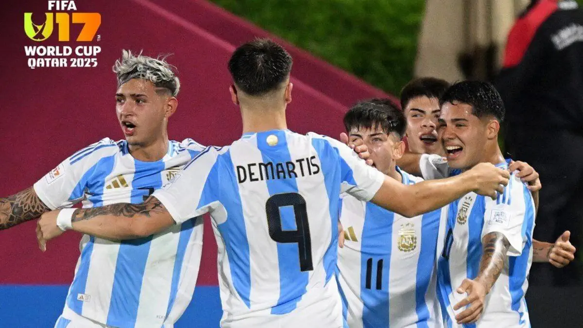 Soqollanmagan mushuk bilan etuk porno