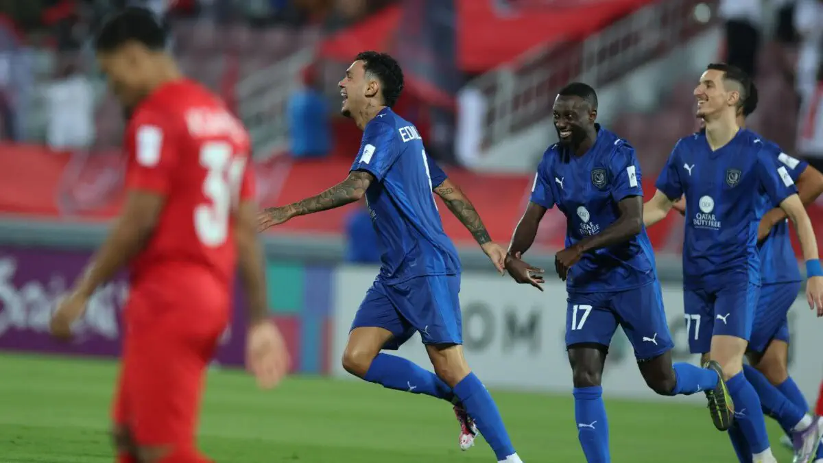 Uzun boyli yalangoch erotik