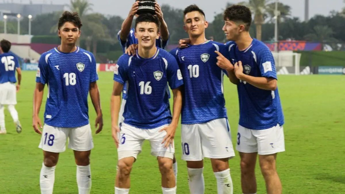 Kichkina Kapris chiroyli sikishadi