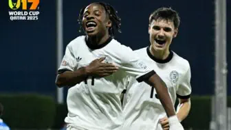 Dikni tili bilan yalaydi Kompyuterda jinsiy oyinlar