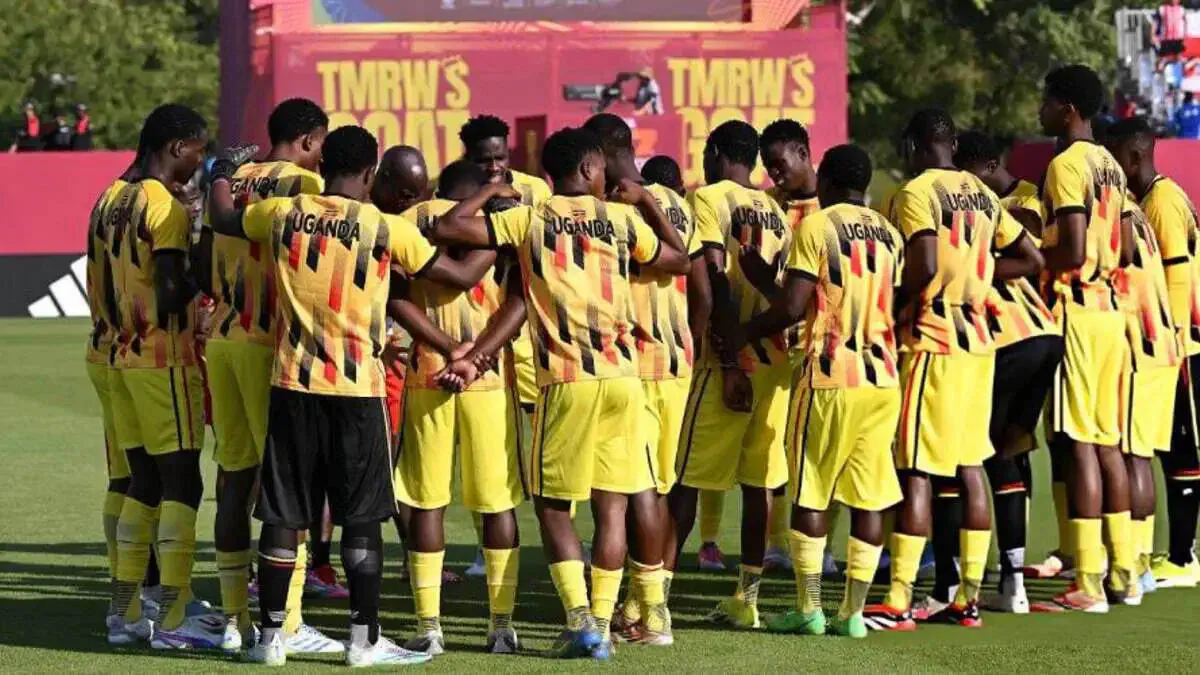 Shifokor bemorning jinsiy olatni tekshiradi