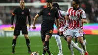 Turkiya Superligasi. "Galatasaroy" mehmonlarda yirik hisobda yutqazib, chempionlik masalasini keyingi turga qoldirdi
