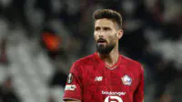 Жиру продолжит карьеру во французском клубе