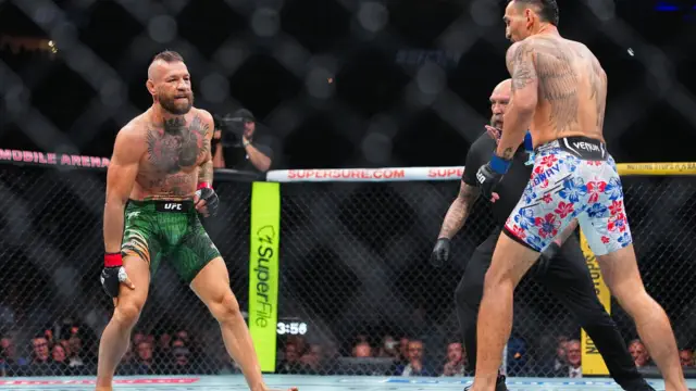 UFC 329. Макгрегор жангнинг илк сонияларида жароҳат олиб, Ҳоллоуэйга ютқазиб қўйди