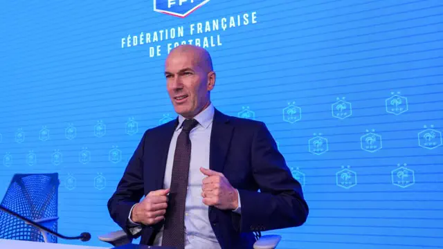 Rasman: Zinedin Zidan — Fransiya milliy jamoasi bosh murabbiyi