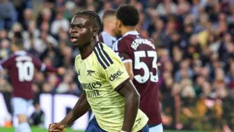 APL. Sakaning goli “Arsenal”ga “Aston Villa” ustidan gʻalaba keltirdi