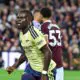 APL. Sakaning goli “Arsenal”ga “Aston Villa” ustidan gʻalaba keltirdi