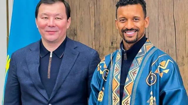 Нани Қозоғистондаги 6 болали оилага янги хонадoн калитини топширди
