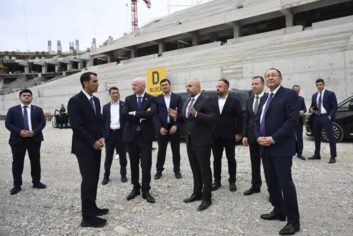 Infantino yangi qurilayotgan stadion bilan tanishdi