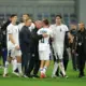 Isroillik futbolchi o‘yin vaqtida Irlandiya milliy jamoasi murabbiyiga tupurdi — manba